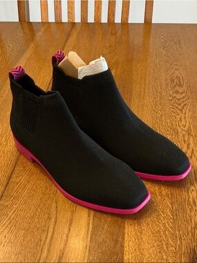 Woman’s Vivaia Square -Toe Chelsea Boots black w/pink. Size 39. New! Never worn!